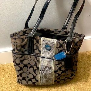 AUTHENTIC COACH HANDBAG